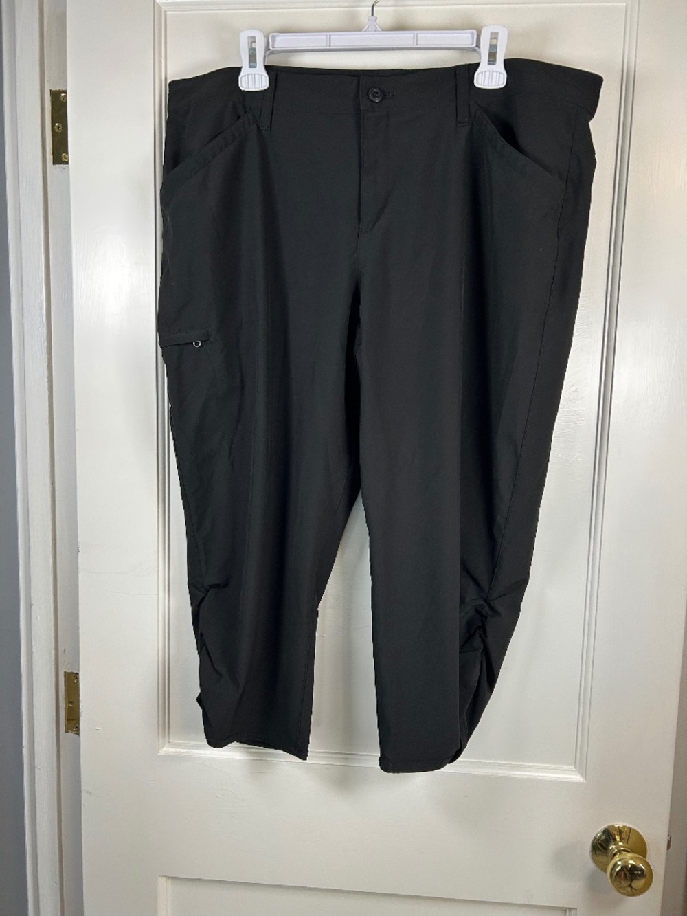 Eddie Bauer black hiking capri pants ruched sides cargo pockets Size 18